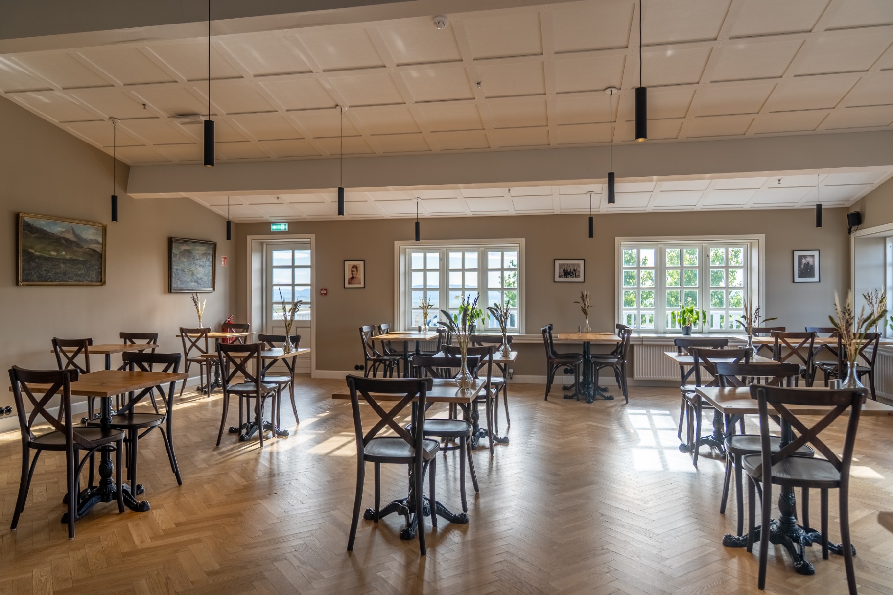 Elegant dining table setting at Hotel Stafholt restaurant
